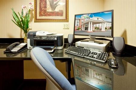 Holiday Inn Express Hotel & Suites Quakertown