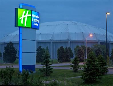 Holiday Inn Express Hotel & Suites Vermillion