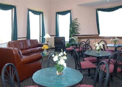 Econo Lodge Inn & Suites Gulfport