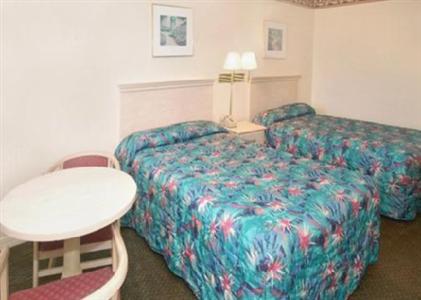 Econo Lodge Pearl