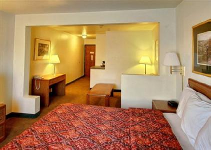 Econo Lodge Inn & Suites Green Bay