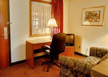 Econo Lodge Inn & Suites Green Bay