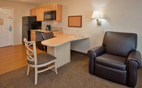 Candlewood Suites Olathe