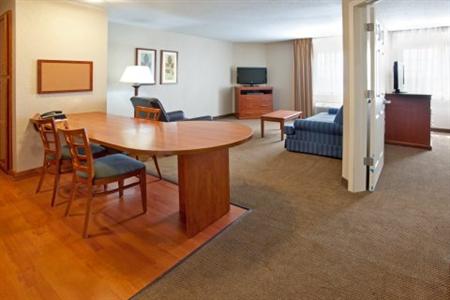 Candlewood Suites Elgin - Northwest Chicago