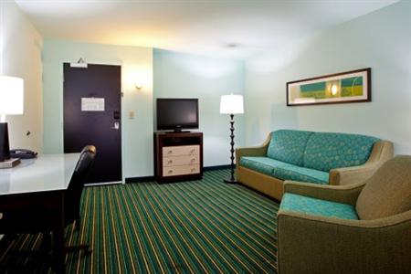 Holiday Inn Express Hotel & Suites Norfolk International Airport