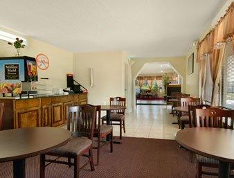 Howard Johnson Inn & Suites Marietta