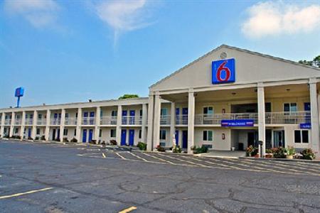 Motel 6 Martinsburg