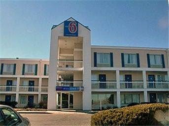 Motel 6 Rockford