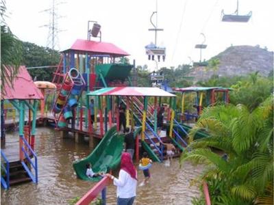 Bukit Merah Laketown Resort