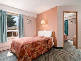 Travelodge Edmonton International Airport Suites