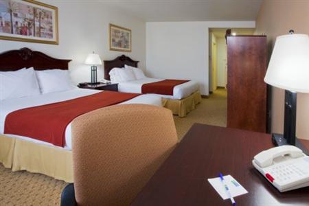 Holiday Inn Express Hotel & Suites - Tampa Stadium Airport