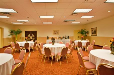 Holiday Inn Express Hotel & Suites - Tampa Stadium Airport