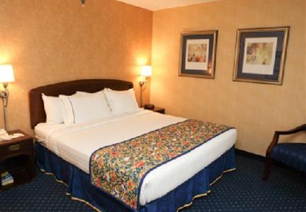 Courtyard by Marriott Grand Rapids Airport