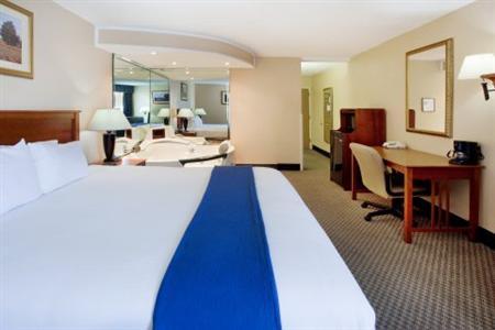 Holiday Inn Express Macon (I-75 & Riverside)