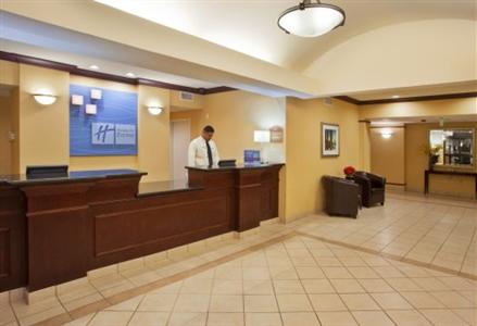 Holiday Inn Express Hotel & Suites Fresno (River Park) Hwy 41