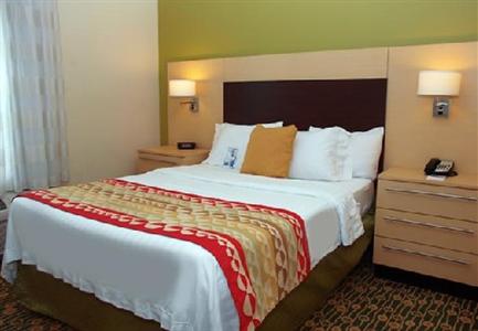 TownePlace Suites Republic Farmingdale (New York)