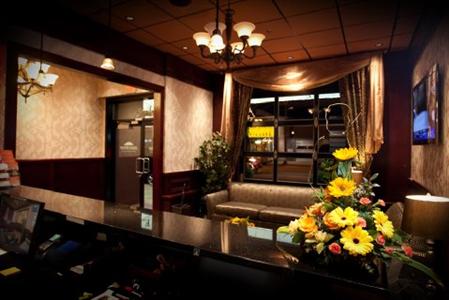 Howard Johnson North Burnabys Boutique Hotel