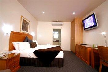 BEST WESTERN Wyndhamere Motel