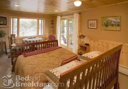 Kiwassa Lake Bed & Breakfast