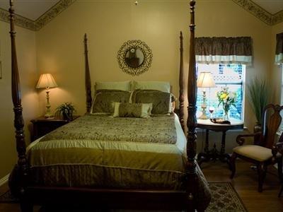 Pomegranate House & Cottages