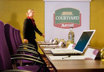 Courtyard by Marriott London Gatwick Airport Hotel