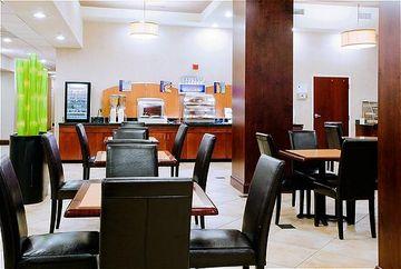 Holiday Inn Express Charlotte-Arrowood