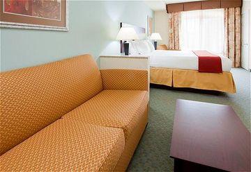 Holiday Inn Express Charlotte-Arrowood