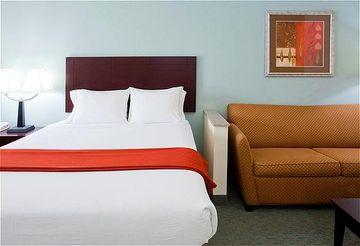 Holiday Inn Express Charlotte-Arrowood