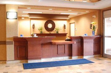 Days Inn and Suites Strathmore