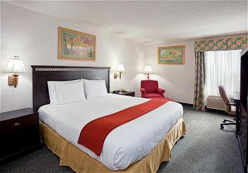 Holiday Inn Express Hotel & Suites Saint Clairsville