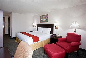 Holiday Inn Express Hotel & Suites Saint Clairsville