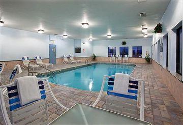 Holiday Inn Express Hotel & Suites Saint Clairsville