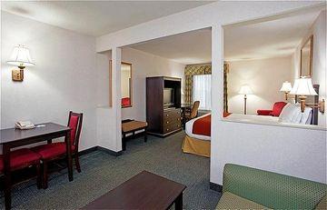 Holiday Inn Express Hotel & Suites Saint Clairsville