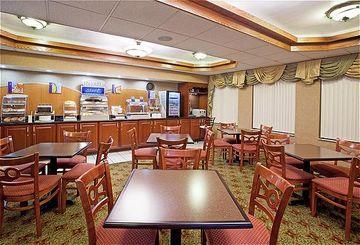 Holiday Inn Express Hotel & Suites Saint Clairsville