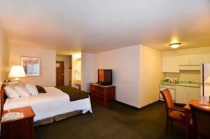 Best Western Inn & Suites WaKeeney