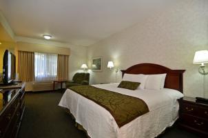 Best Western Inn & Suites WaKeeney