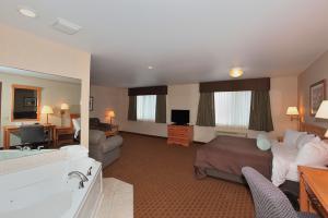 Best Western Inn & Suites WaKeeney