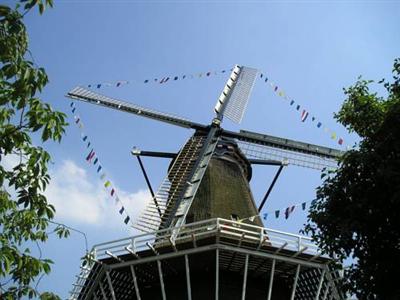 Houseboat under the Mill