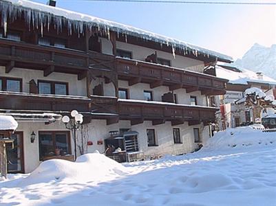 Hotel Alpenstolz