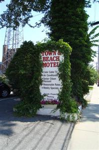 Town and Beach Motel