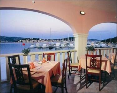 Marina Frapa Hotel Otok