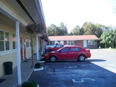 Cardinal Court Motel