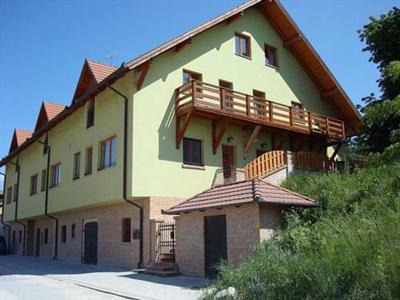 Kettospince Apartmanhaz