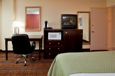 Holiday Inn Richmond I 64 West End