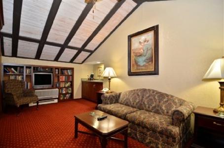 BEST WESTERN Cantebury Inn & Suites