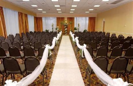 Whispering Woods Hotel & Conference Center