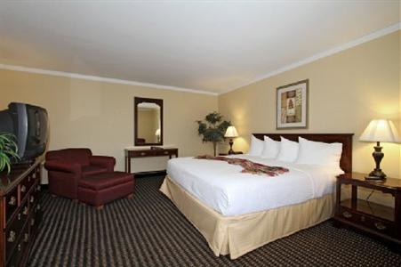 BEST WESTERN Golden Prairie Inn