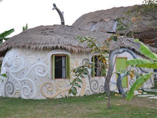 Naidee Sculptured Huts @ Vic Hua Hin