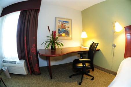 Hampton Inn & Suites Nashville - Airport