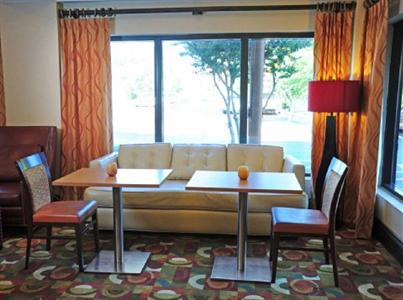 Hampton Inn & Suites Nashville - Airport